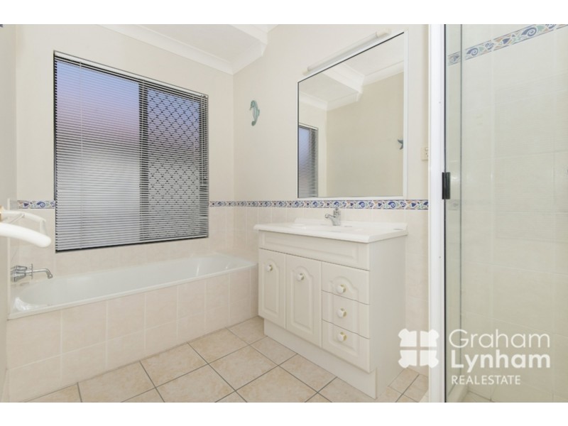 4 Riovista Way, Kirwan QLD 4817