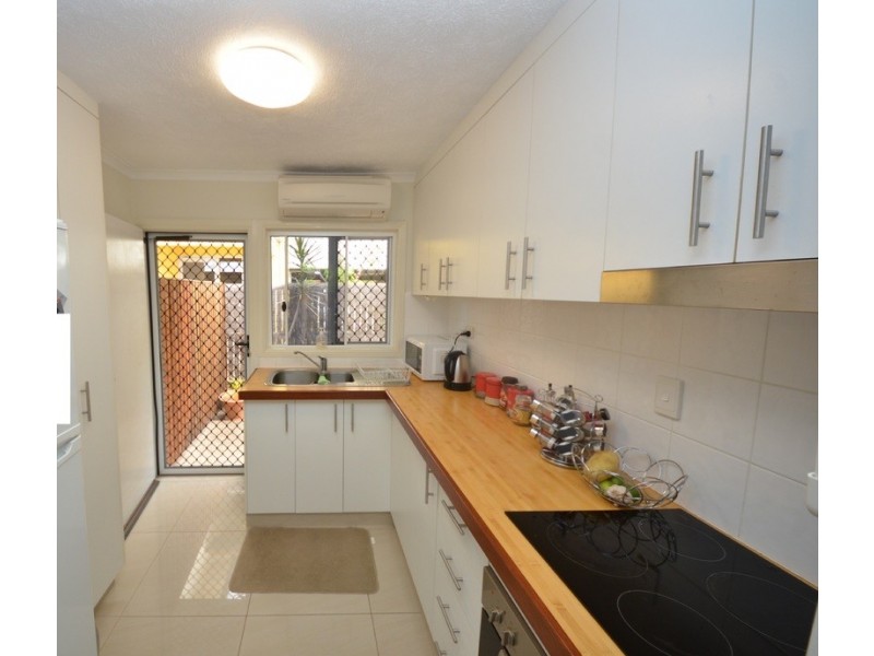 2/53 Henry Street, West End QLD 4810