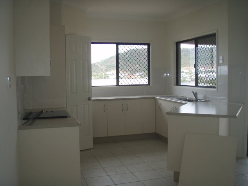 16 Lockyer Place, Mount Louisa QLD 4814