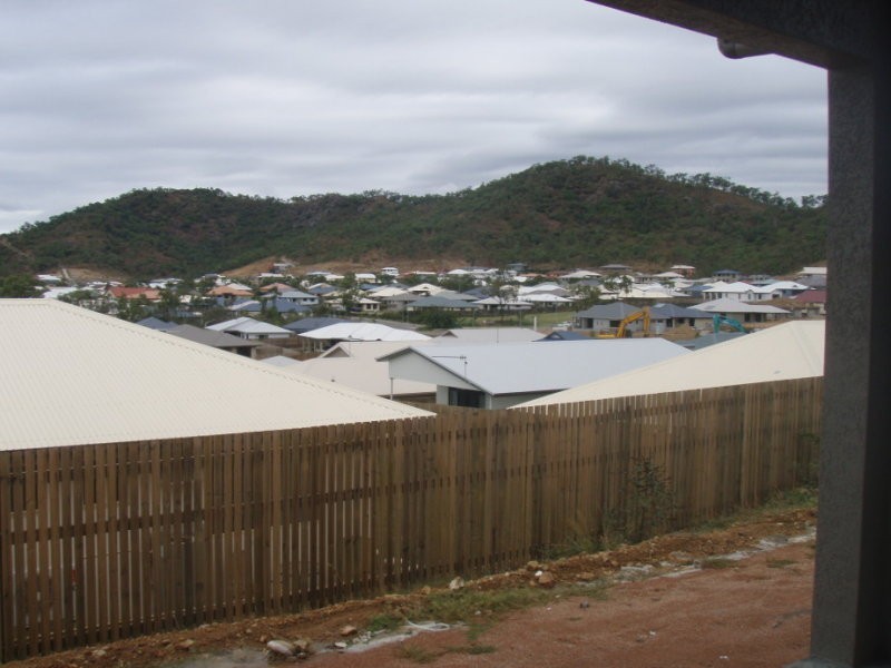 16 Lockyer Place, Mount Louisa QLD 4814