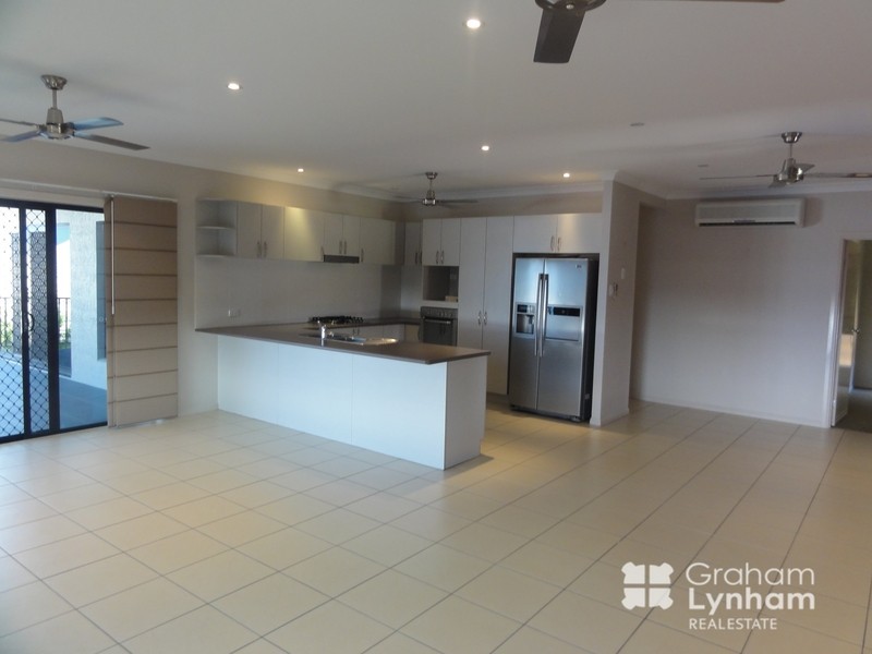 Bushland Beach QLD 4818