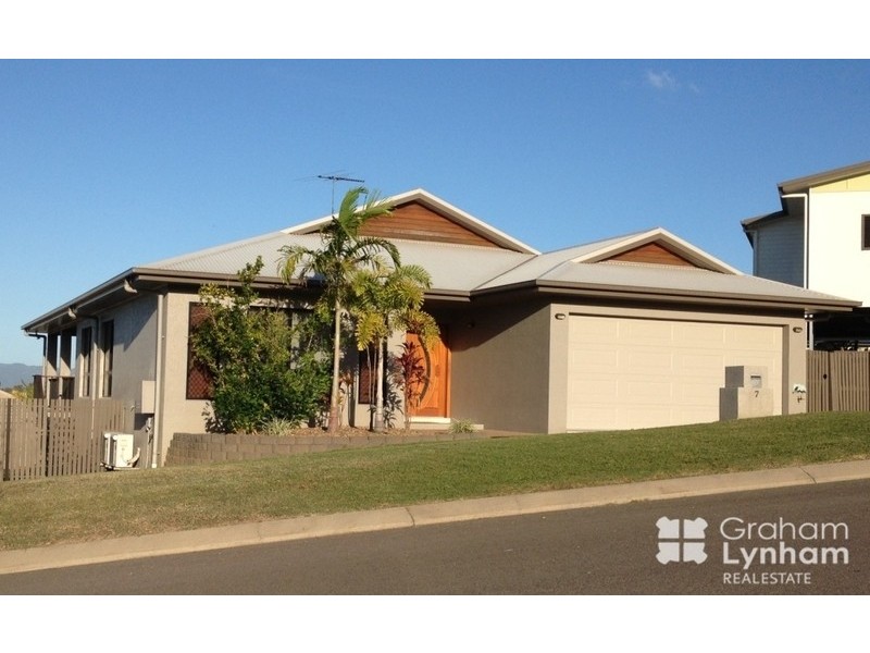 Bushland Beach QLD 4818