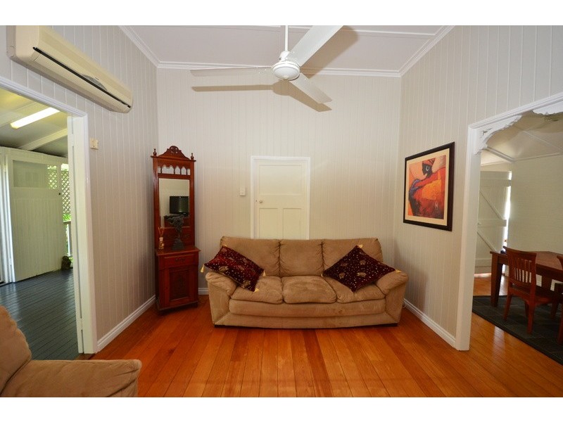 32 Bayswater Terrace, Hyde Park QLD 4812