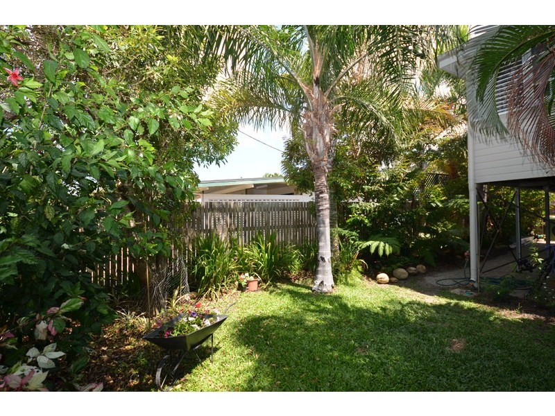 32 Bayswater Terrace, Hyde Park QLD 4812