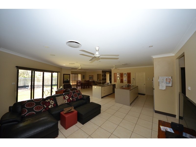8 Perisher Court, Mount Louisa QLD 4814