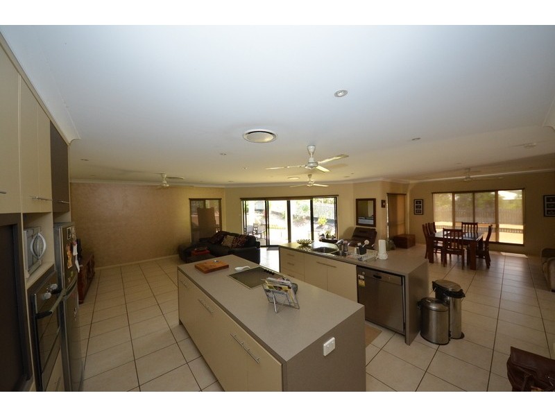 8 Perisher Court, Mount Louisa QLD 4814