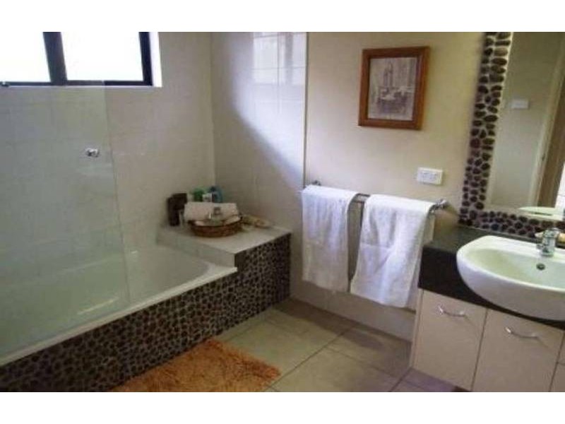 8 Perisher Court, Mount Louisa QLD 4814