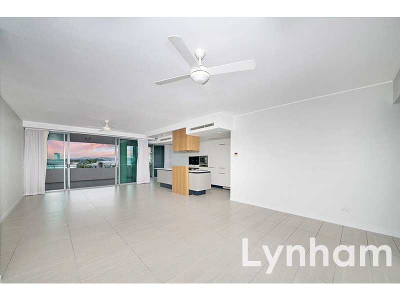 2404/6 Mariners Drive, Townsville City QLD 4810