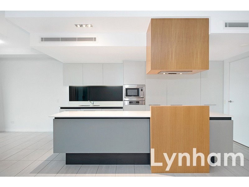 2404/6 Mariners Drive, Townsville City QLD 4810