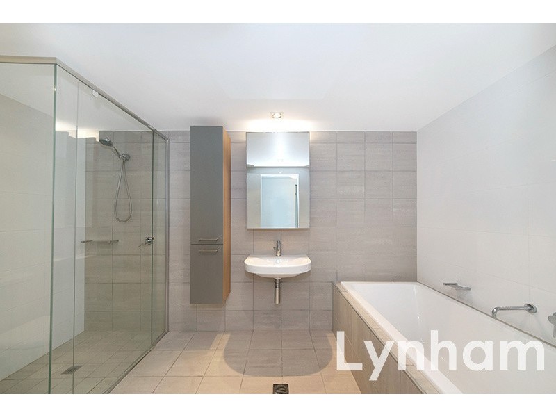 2404/6 Mariners Drive, Townsville City QLD 4810