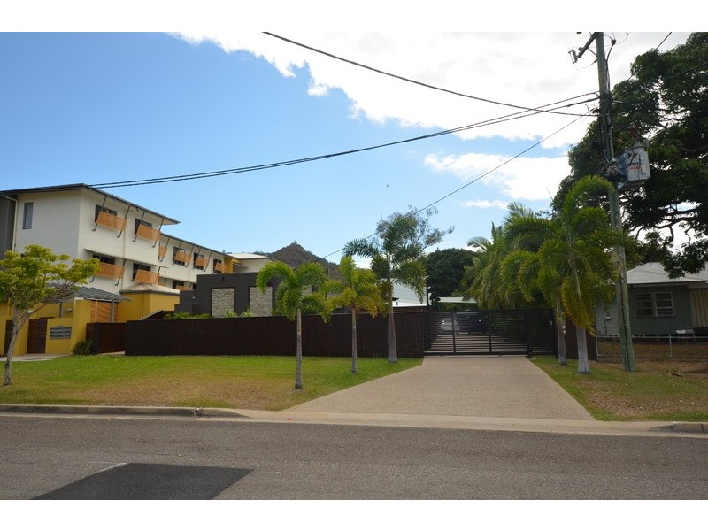 2/53 Henry Street, West End QLD 4810