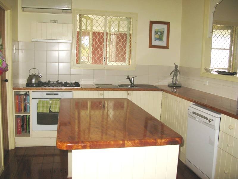 14 Carr Street, Hermit Park QLD 4812