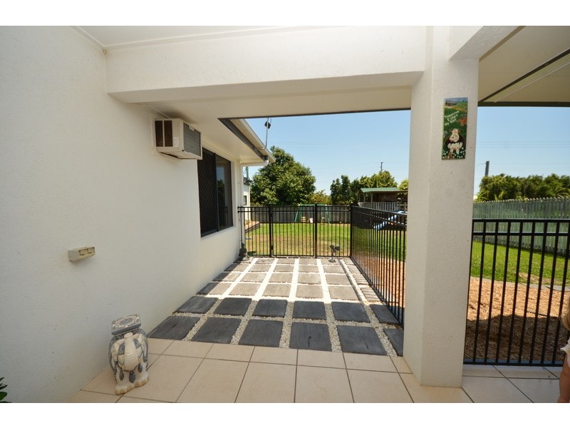 24 Hilton Way, Mount Louisa QLD 4814