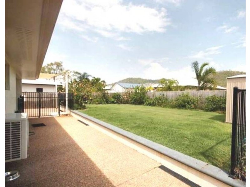 13 Hilton Way, Mount Louisa QLD 4814