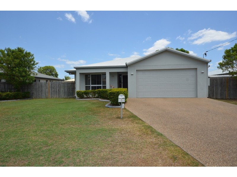 6 Moor Court, Kelso QLD 4815