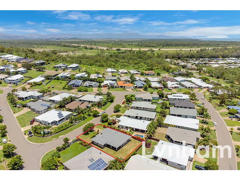 4 Cassidy Street, Bushland Beach QLD 4818