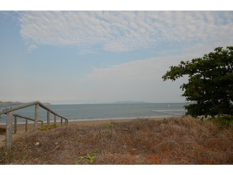 37 Bay Street, Pallarenda QLD 4810