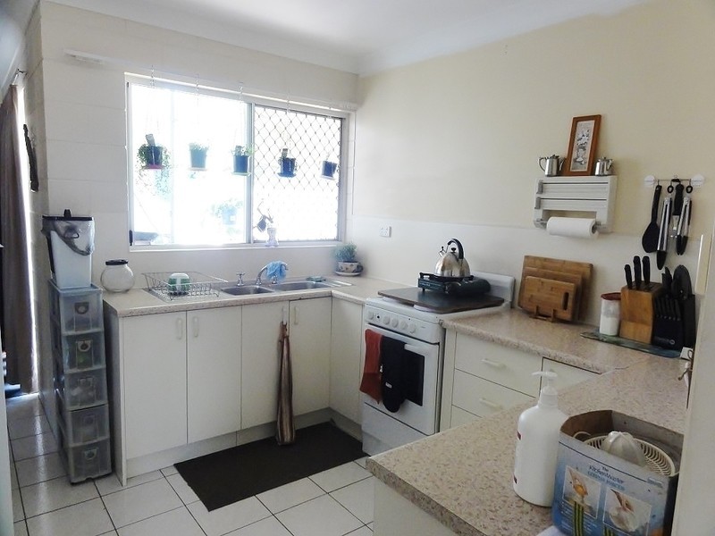 10 Courtney Street, Cranbrook QLD 4814