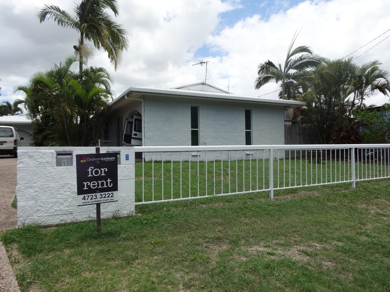 1/8 Hughes, Hermit Park QLD 4812