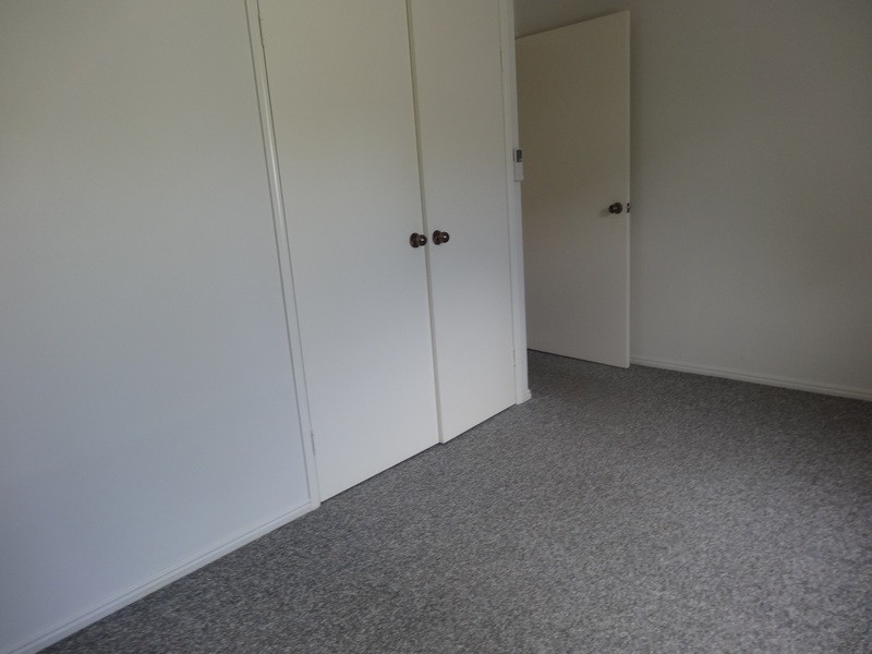 1/8 Hughes, Hermit Park QLD 4812