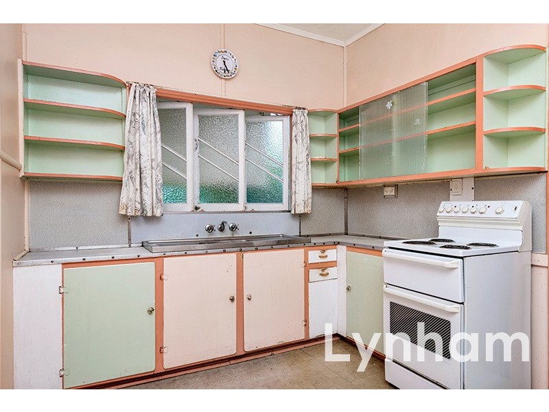 32 Montgomery Street, West End QLD 4810