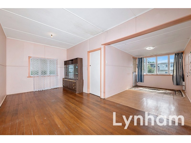 32 Montgomery Street, West End QLD 4810