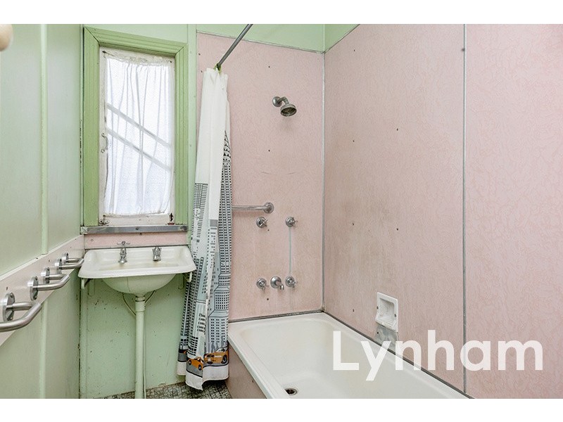 32 Montgomery Street, West End QLD 4810