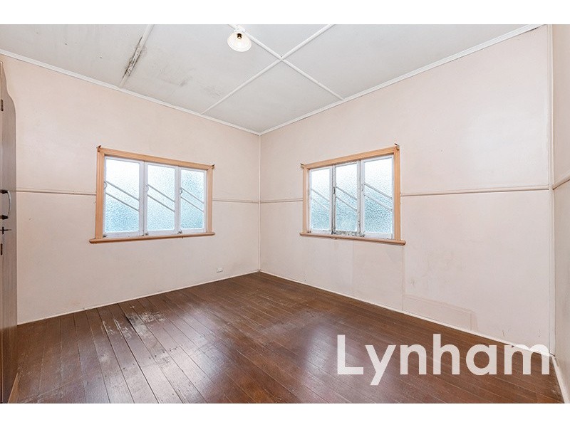 32 Montgomery Street, West End QLD 4810