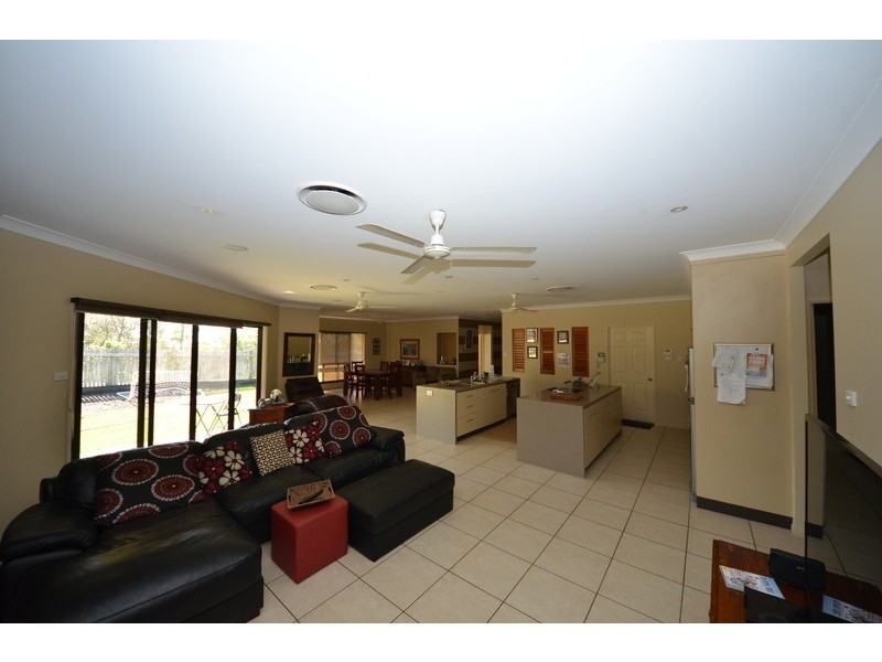 8 Perisher Court, Mount Louisa QLD 4814