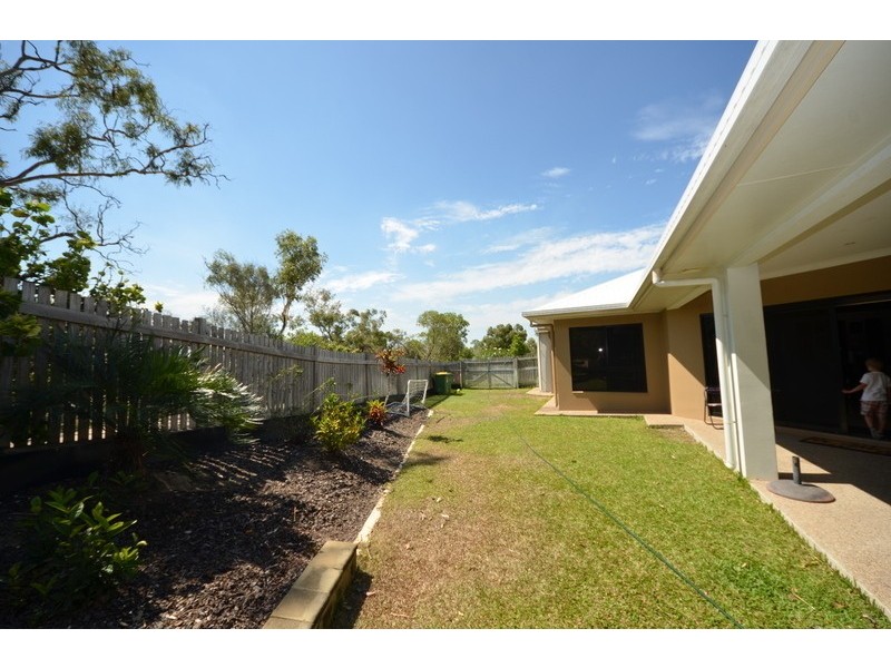 8 Perisher Court, Mount Louisa QLD 4814