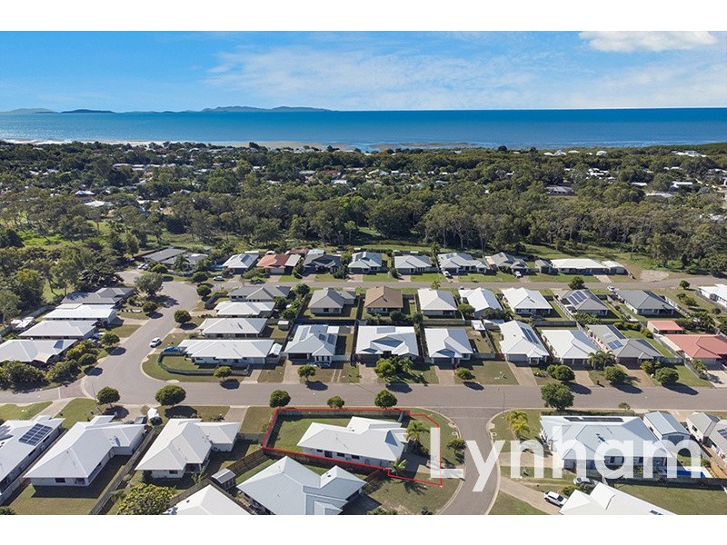 1 Lochern Way, Bushland Beach QLD 4818