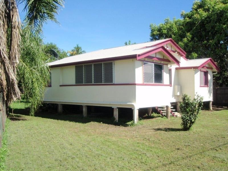 110 Railway Avenue, Railway Estate QLD 4810