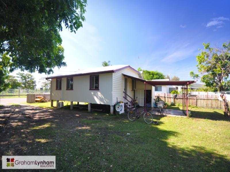 110 Railway Avenue, Railway Estate QLD 4810
