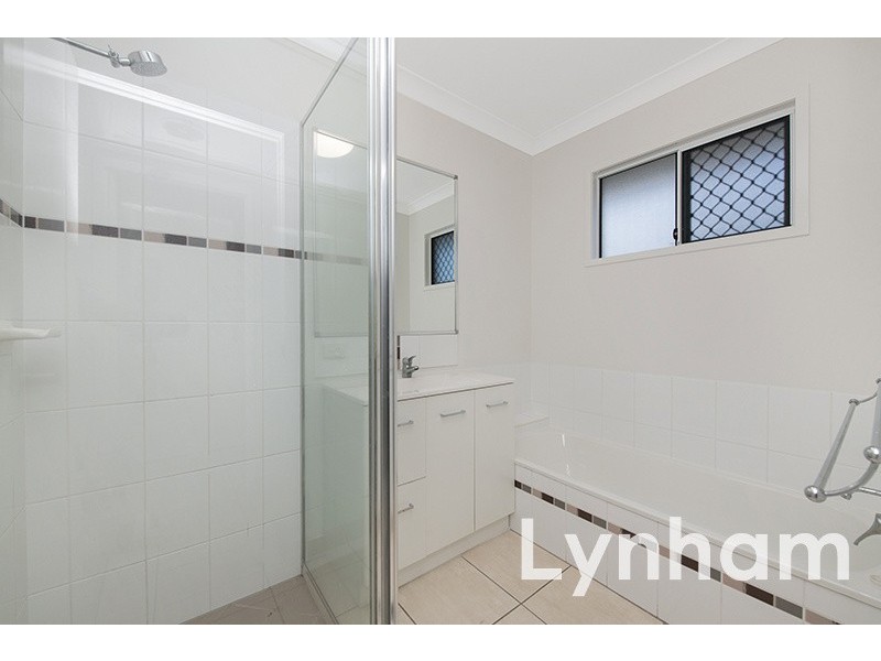 39 Hillock Crescent, Bushland Beach QLD 4818