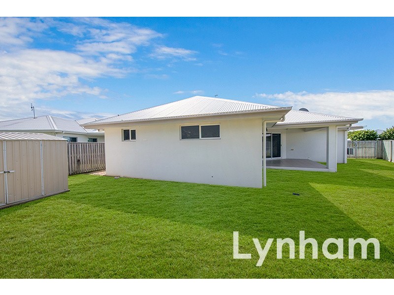 39 Hillock Crescent, Bushland Beach QLD 4818