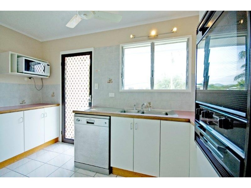 10 Tilanus Street, Heatley QLD 4814