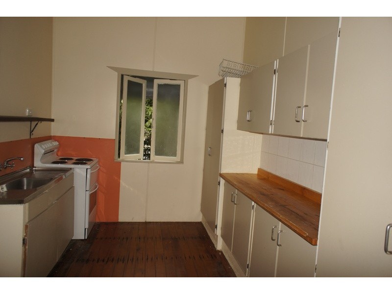 83 Railway Avenue, Railway Estate QLD 4810