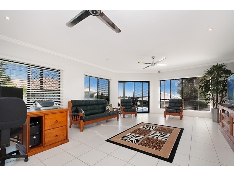 23 Outlook Crescent, Douglas QLD 4814