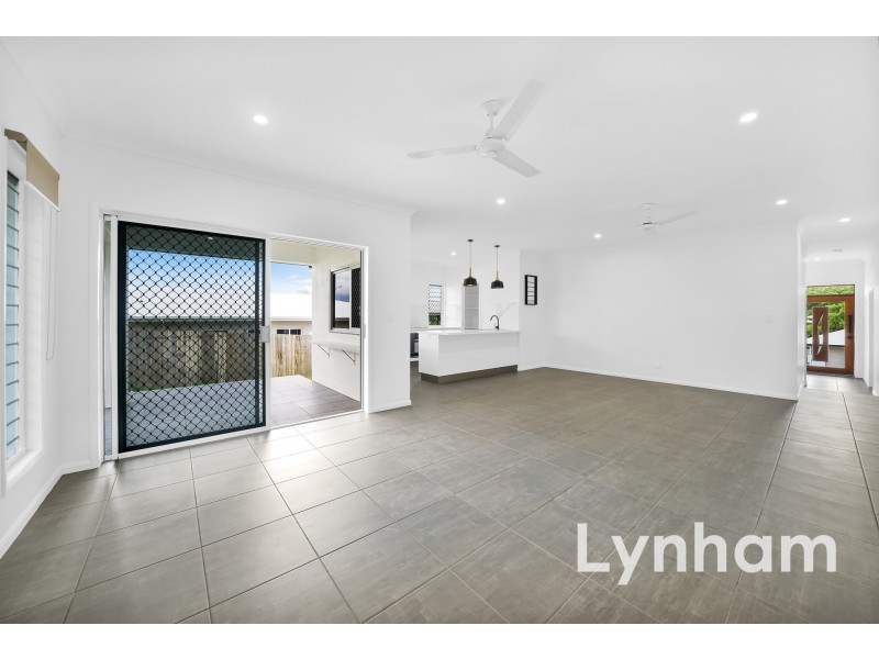 4 Blue Coolabah Close, Douglas QLD 4814