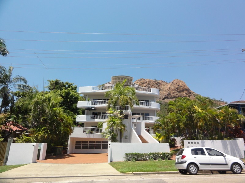 3/8 Paxton Street, North Ward QLD 4810