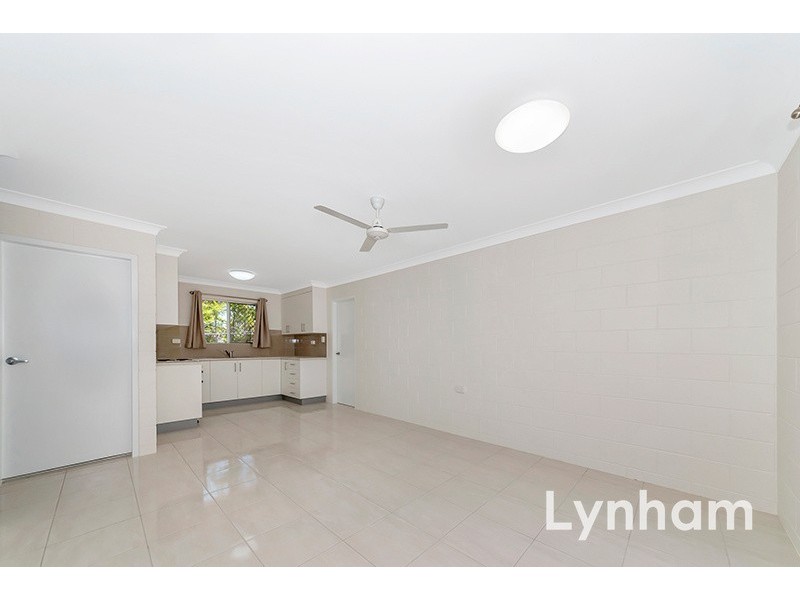 39 Roberts Street, Hermit Park QLD 4812