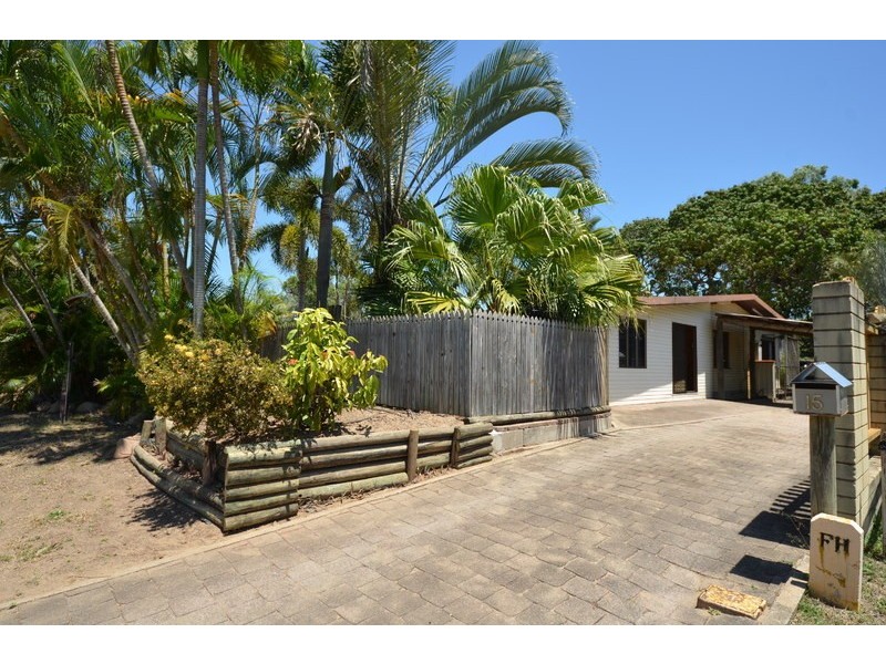 15 Coral Street, Saunders Beach QLD 4818