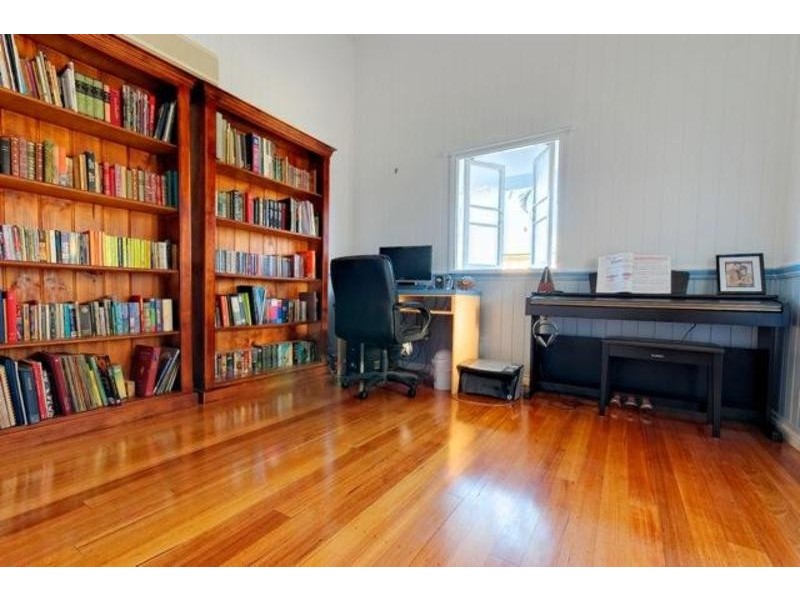 23 Edwards Street, West End QLD 4810