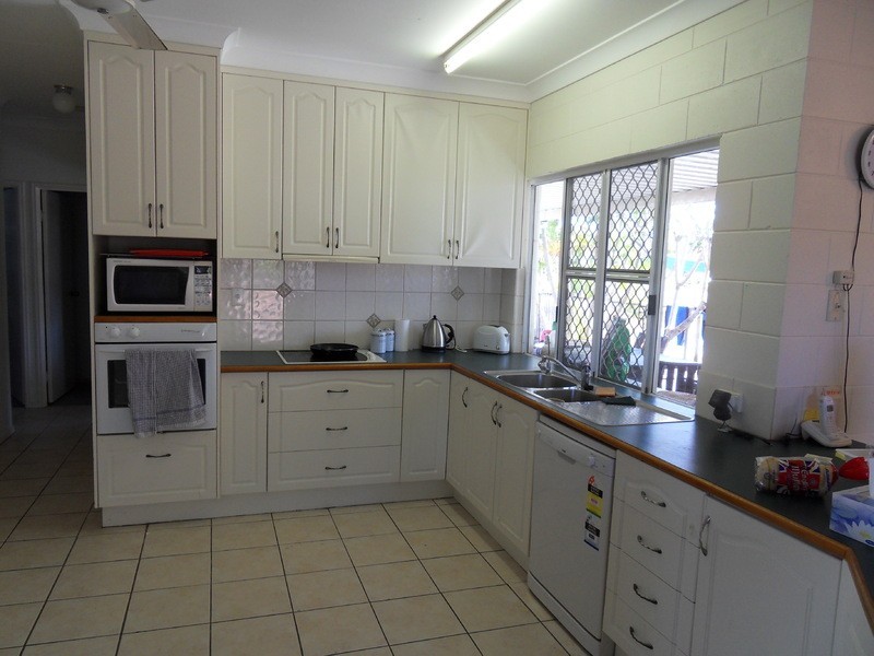 1 Holly Court, Mount Low QLD 4818