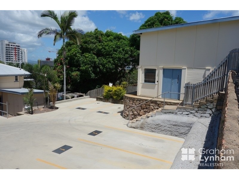 24 Hale Street, North Ward QLD 4810