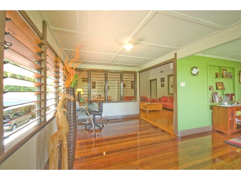 5 Gilbert Crescent, North Ward QLD 4810