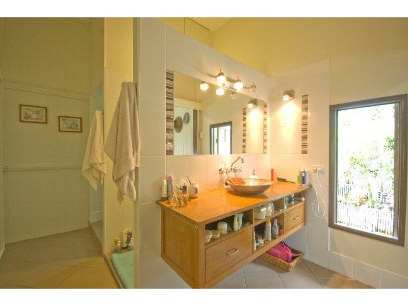 5 Gilbert Crescent, North Ward QLD 4810