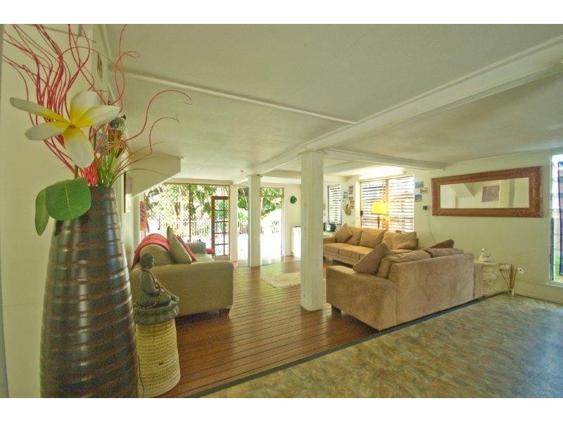 5 Gilbert Crescent, North Ward QLD 4810