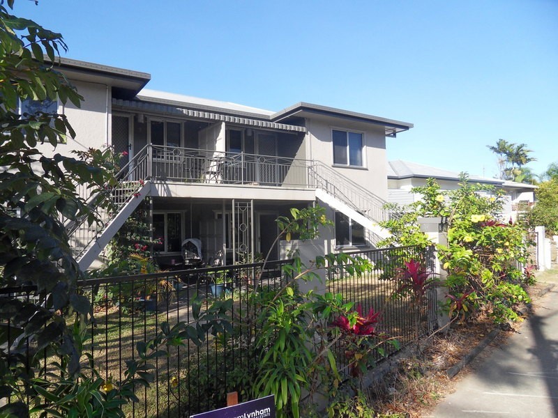 2/5B  Warburton Street, North Ward QLD 4810