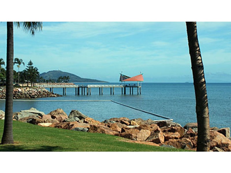 2/5b Warburton Street, North Ward QLD 4810